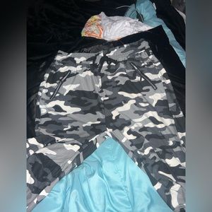 Inderu L/XL camo joggers